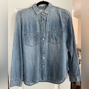 J.Crew Trademark Denim Button Down / Size 6